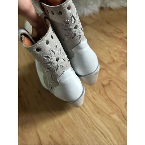Dingo white cowboy cowgirl boots size 7 over the ankle booties western - Picture 3 of 6